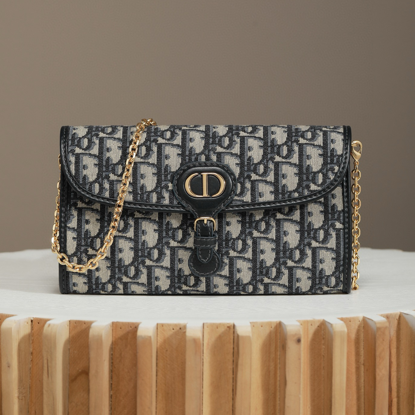 Dior Bobby WOC 系列工藝鑑賞