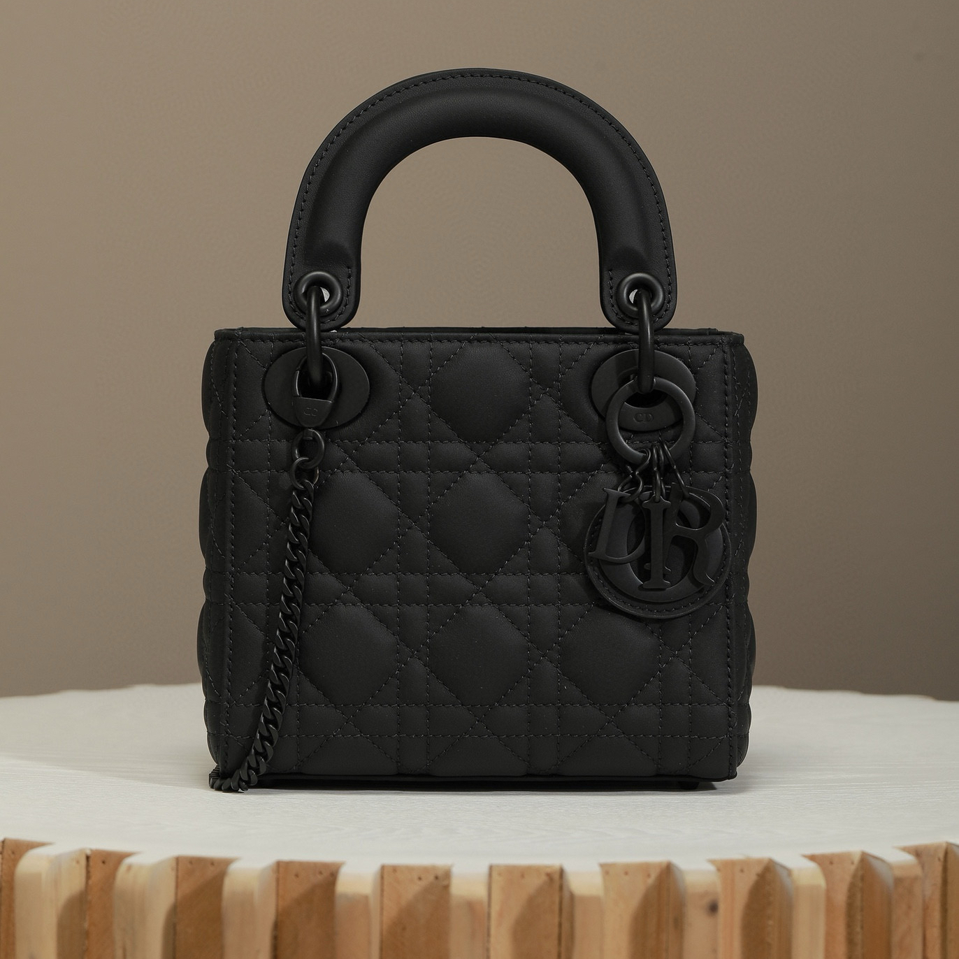 Dior Lady 三格戴妃包 磨砂黑工藝解析