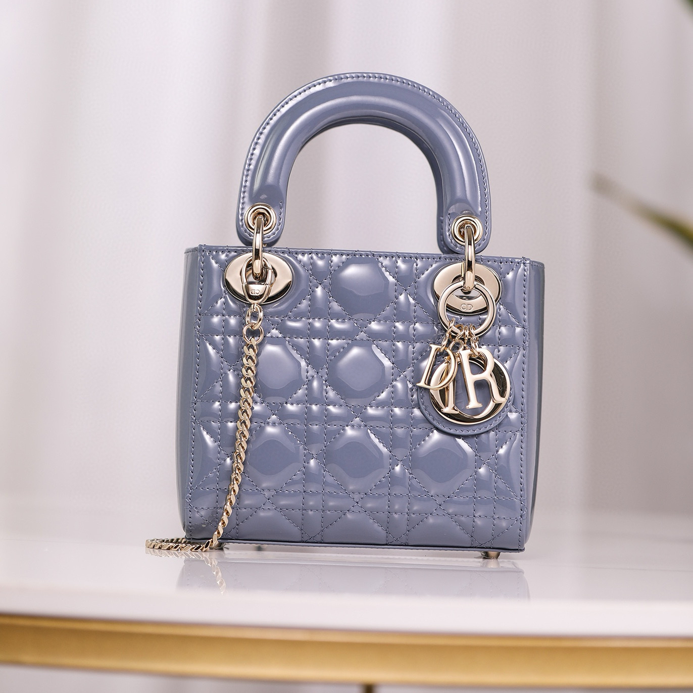 Dior Lady 系列三格手袋漆皮霧霾藍款工藝鑑賞