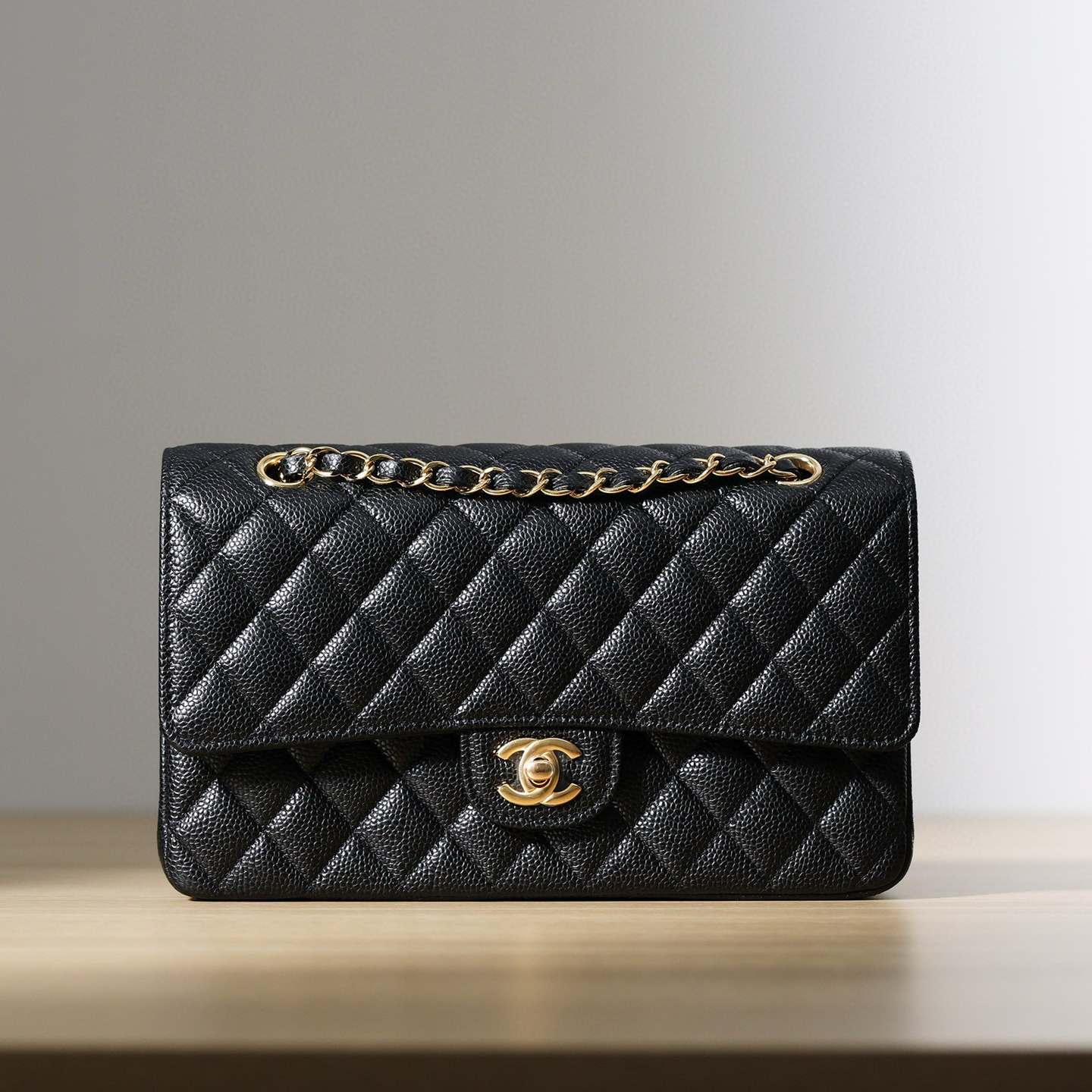 Chanel Classic Flap 25 魚子醬牛皮口蓋包 黑金