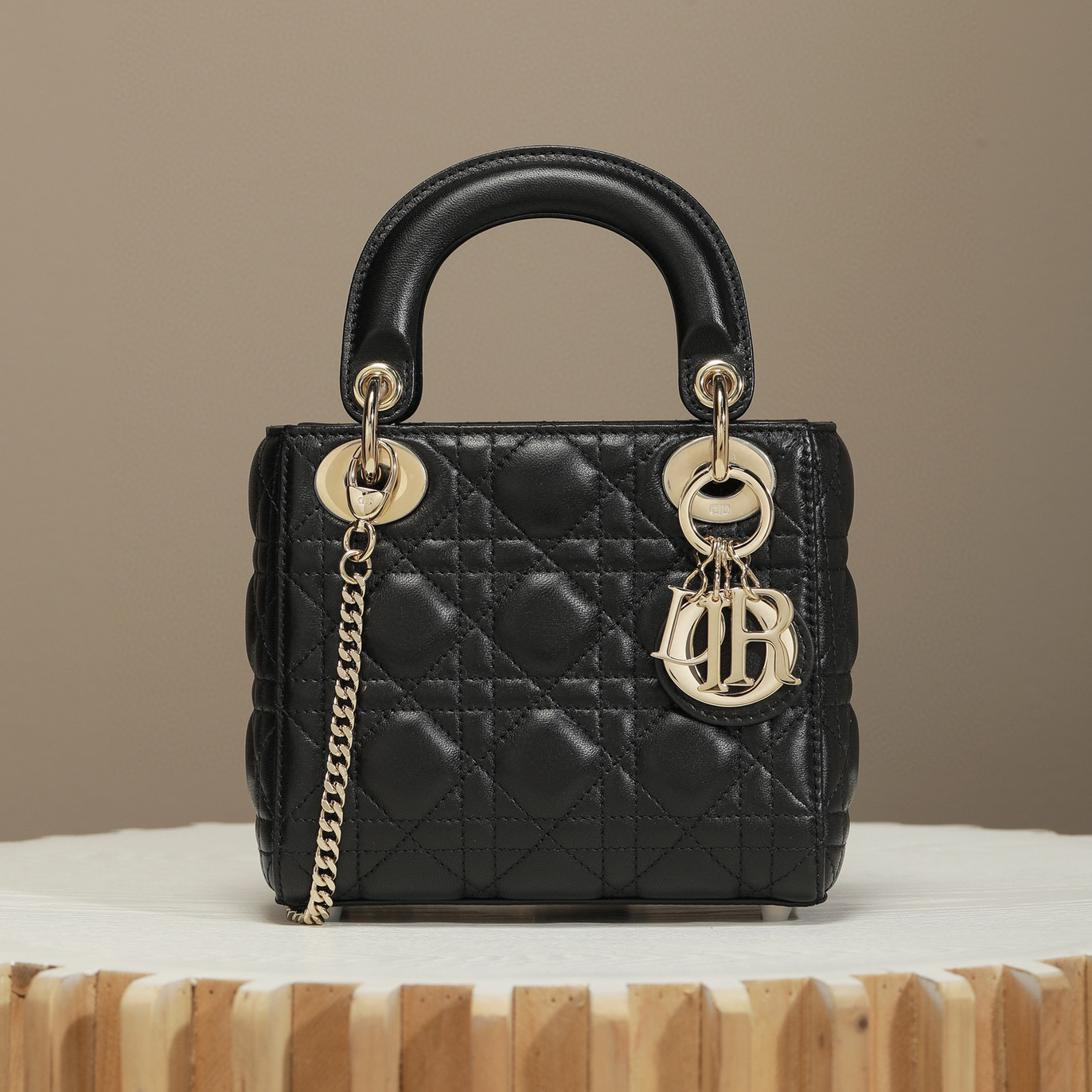 Dior Lady 三格戴妃包 黑色小羊皮工藝解析