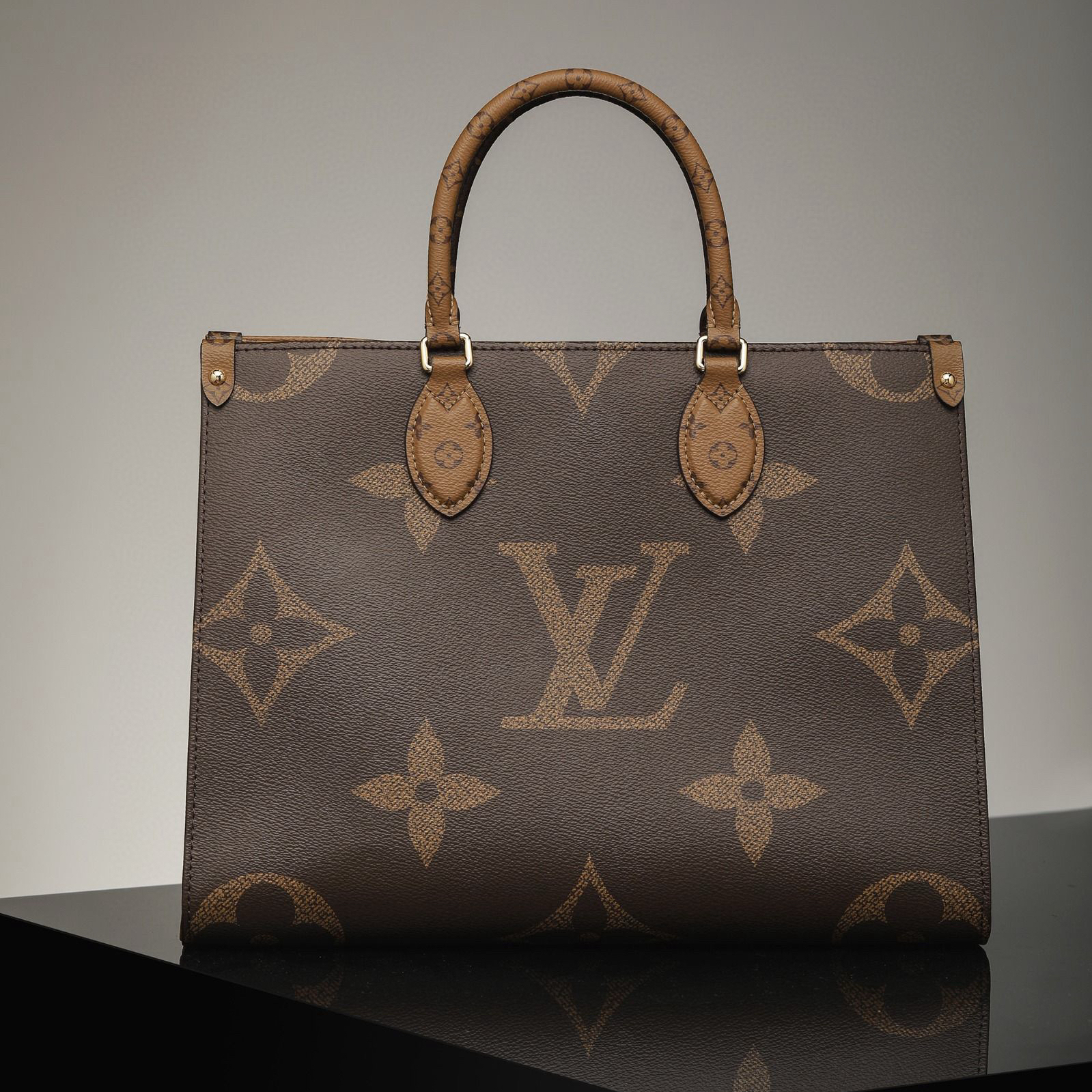 Louis Vuitton Onthego 系列中號購物袋：實用設計與現代美學的工藝對話