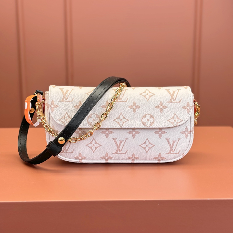 Louis Vuitton Wallet On Chain Ivy 系列沙丘色鏈條包：雅緻色調與精緻設計的工藝對話