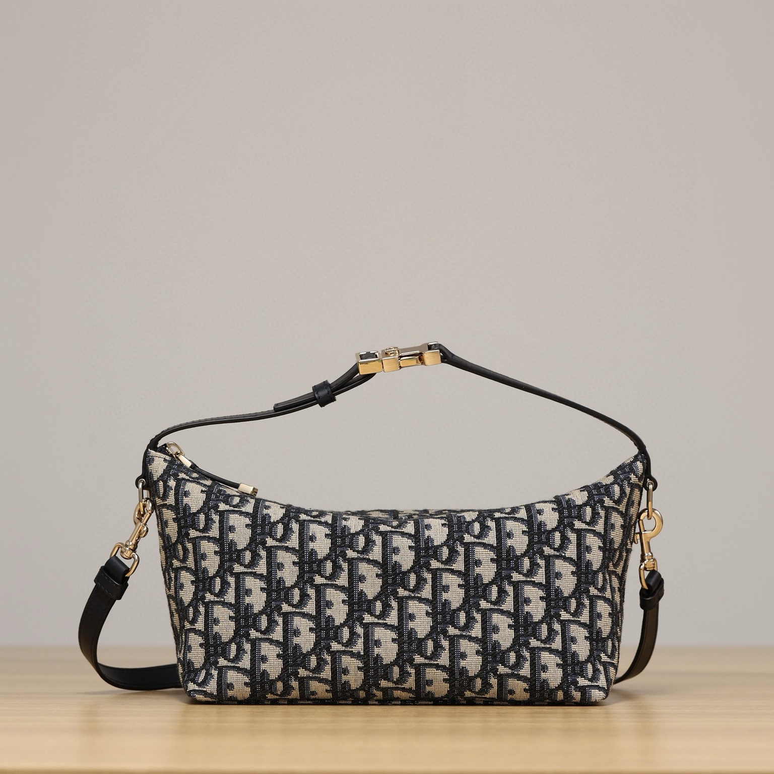 Dior Travel Nomad飯盒包 —— 經典設計，實用奢華