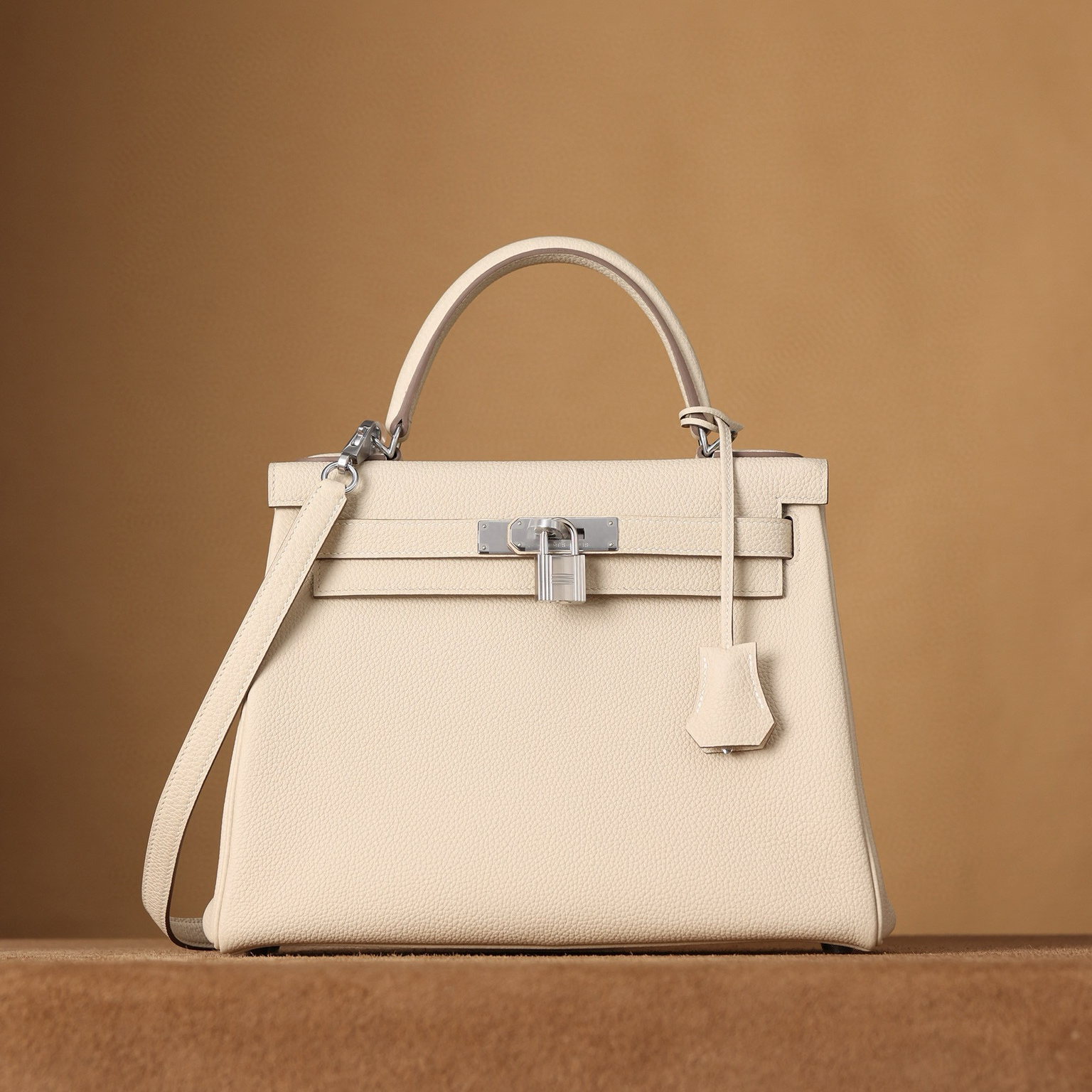 Hermès Kelly 28｜ 奶昔白色Togo｜銀扣