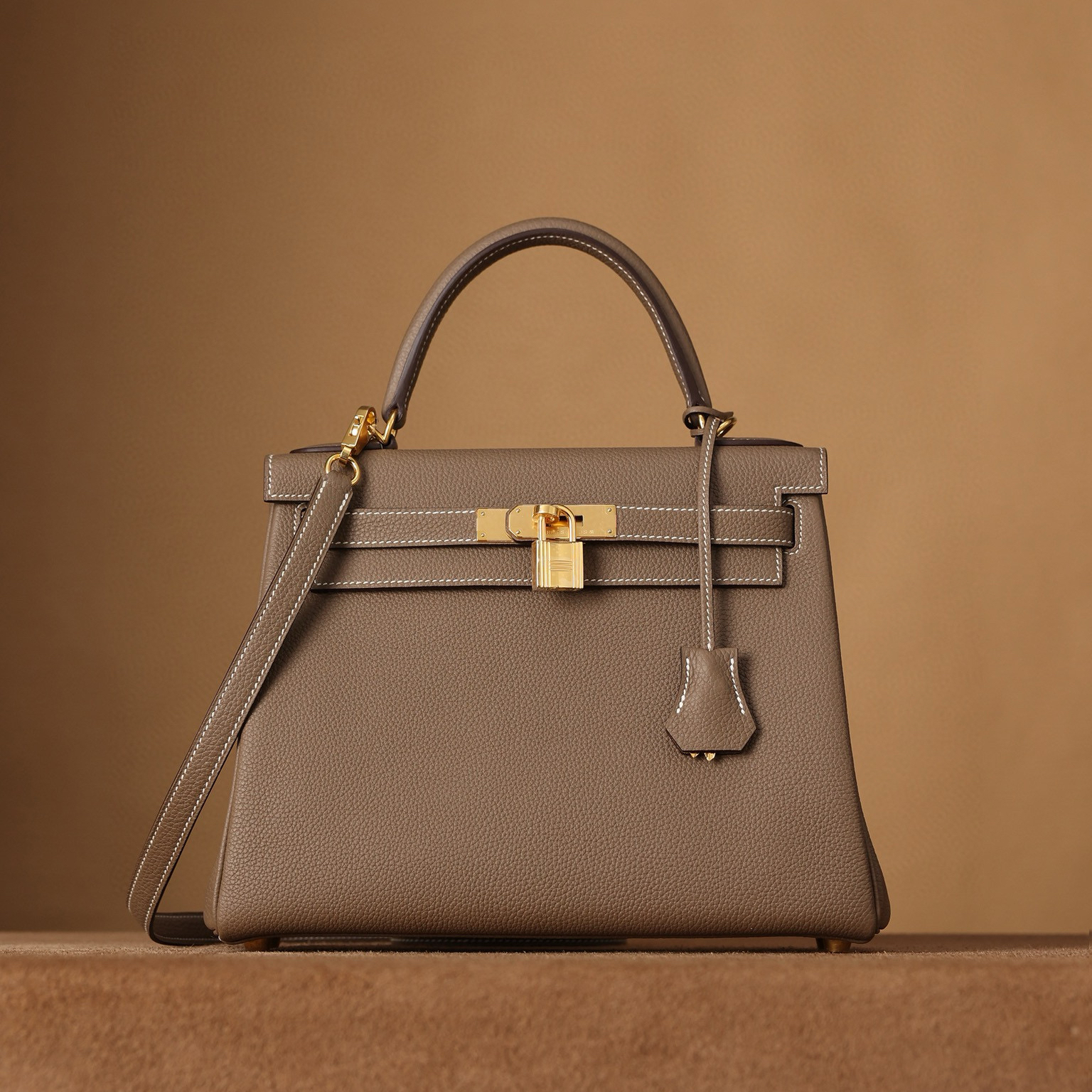 Hermès Kelly 28 ｜大象灰Togo｜金扣