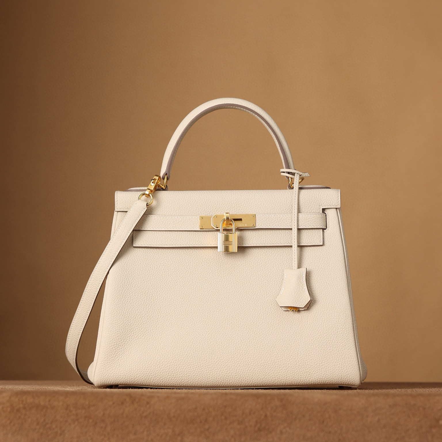Hermès Kelly 28｜ 奶昔白色Togo｜金扣