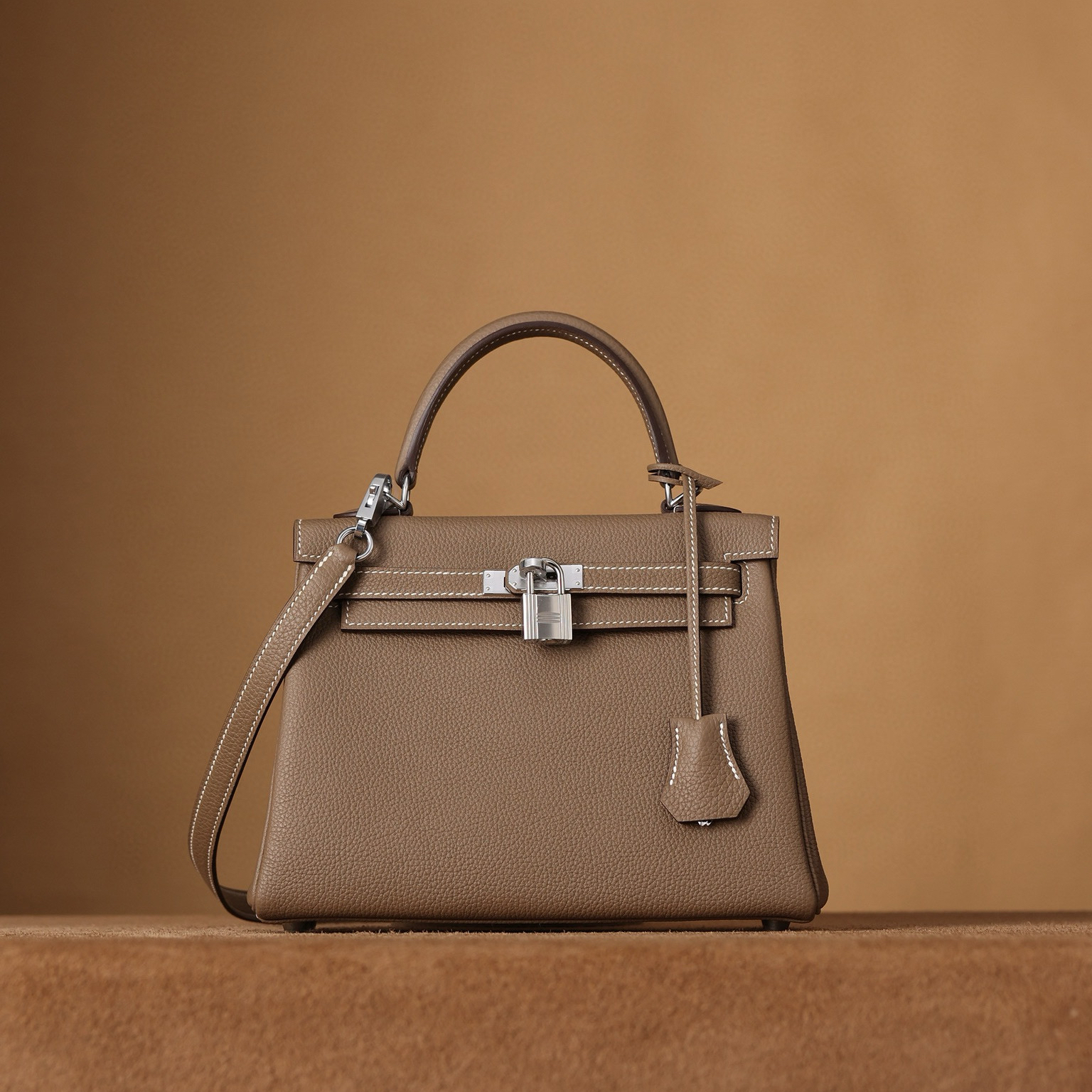 Hermès Kelly 28 ｜大象灰Togo｜银扣