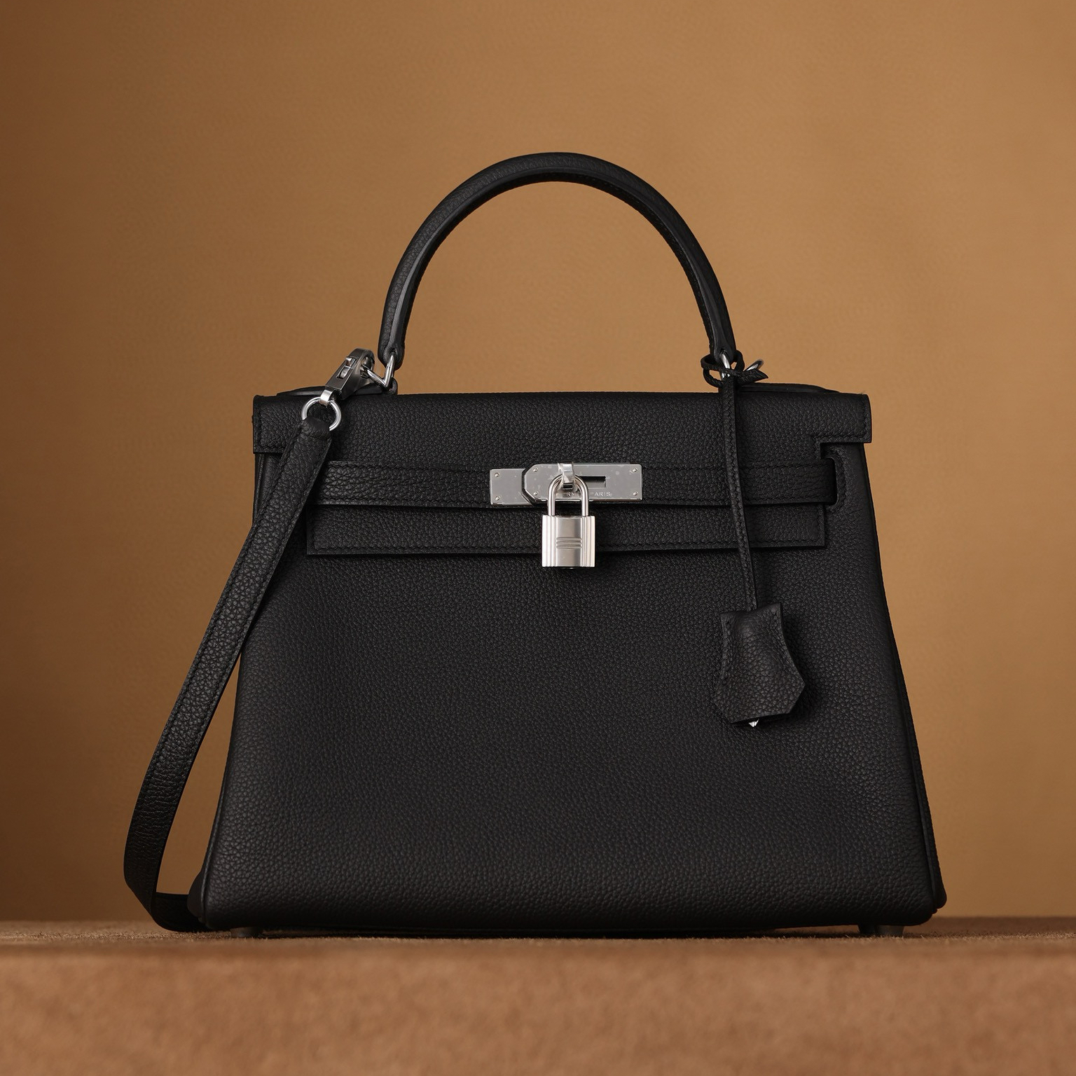 Hermès Kelly 28 ｜黑色Togo｜銀扣