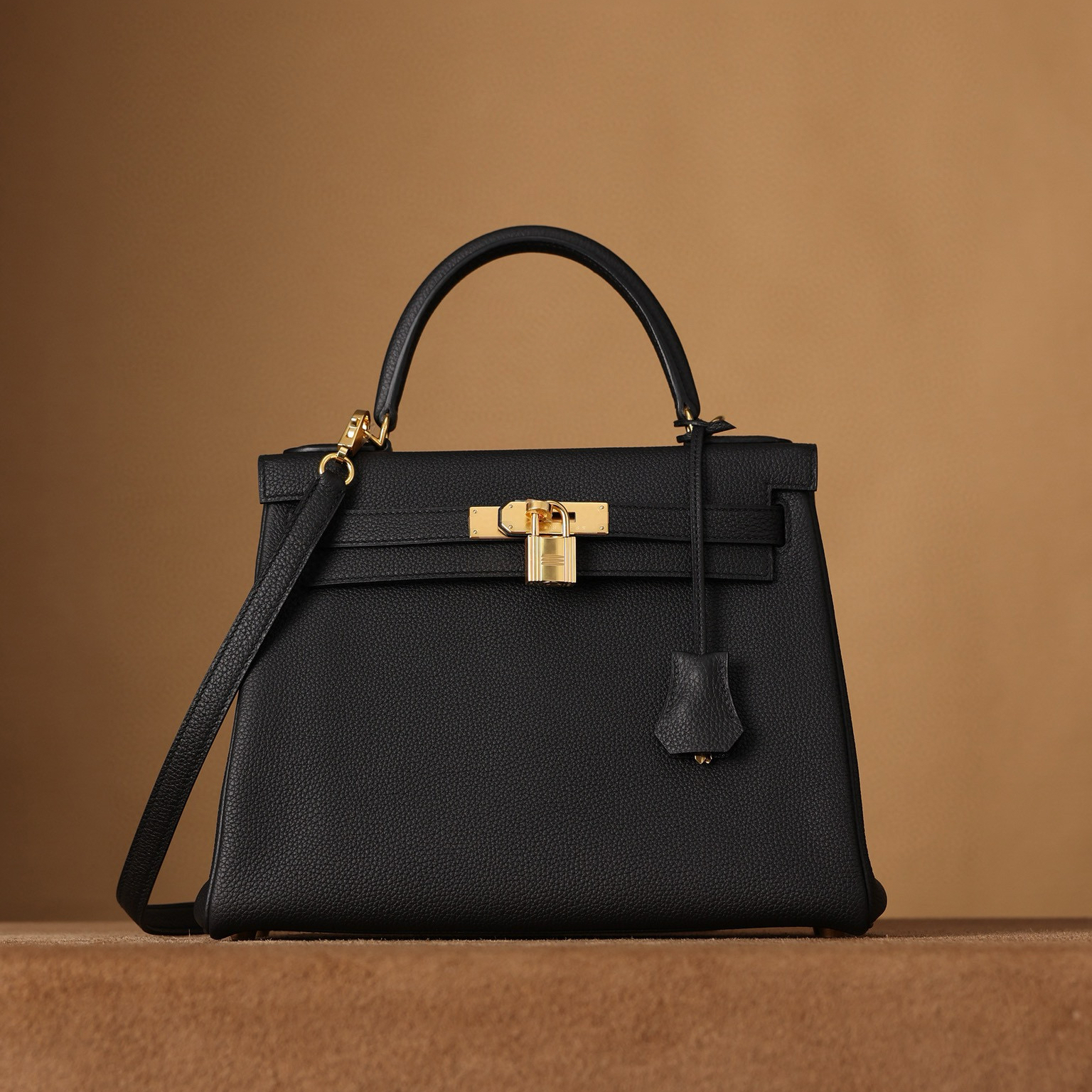 Hermès Kelly 28 ｜黑色Togo｜金扣