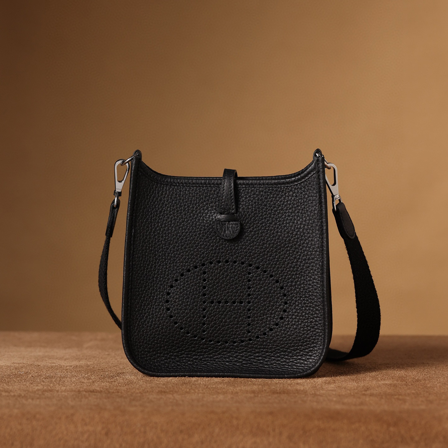 Hermès Evelyne 16 ｜黑色TC｜銀扣