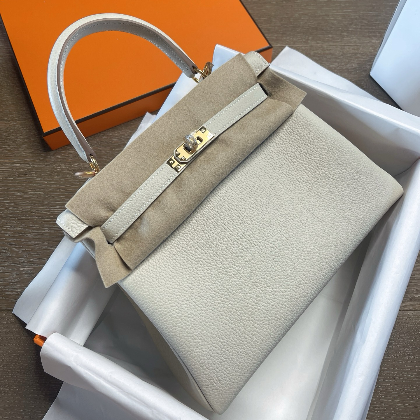 Hermès Kelly 25 ｜ 奶昔白內縫Togo｜金扣