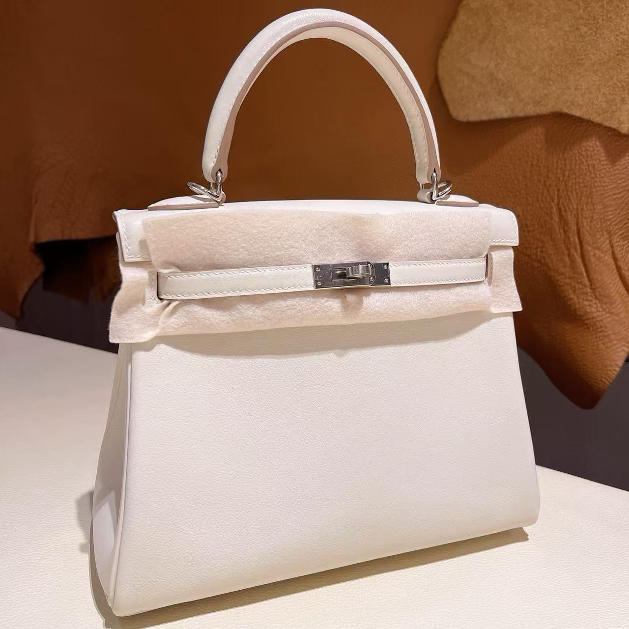 Hermès Kelly 25 ｜奶昔白內縫Swift｜銀扣