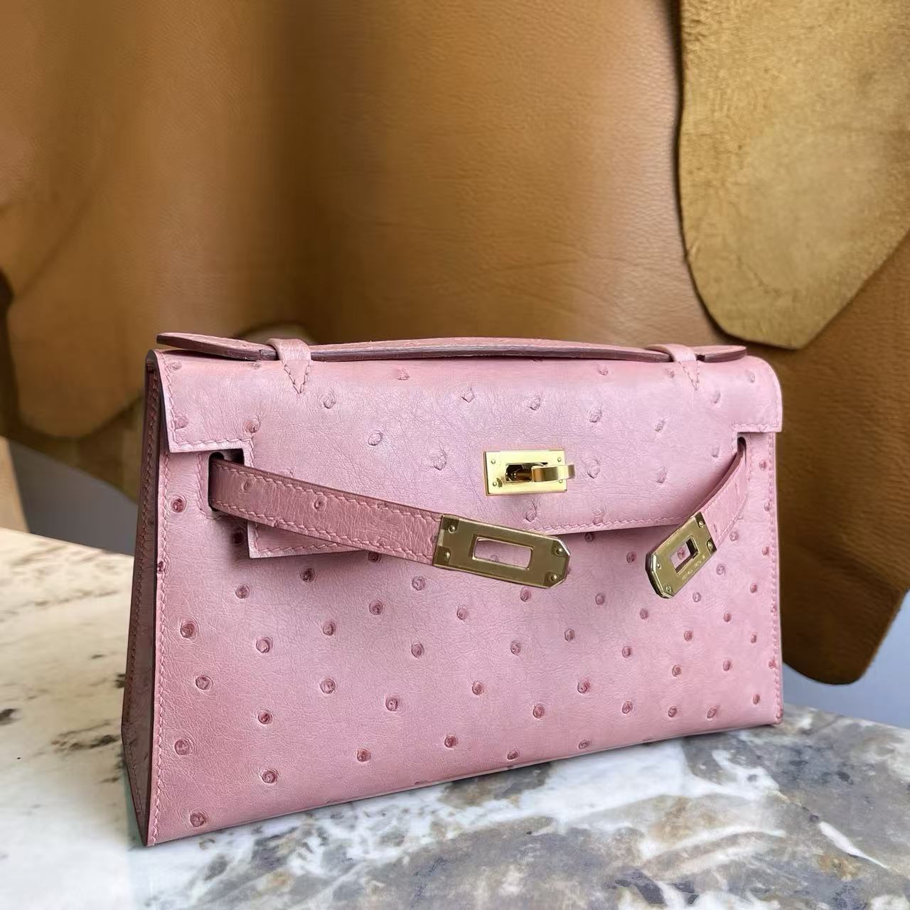 Hermès Kelly I ｜陶瓷粉鴕鳥皮｜金扣