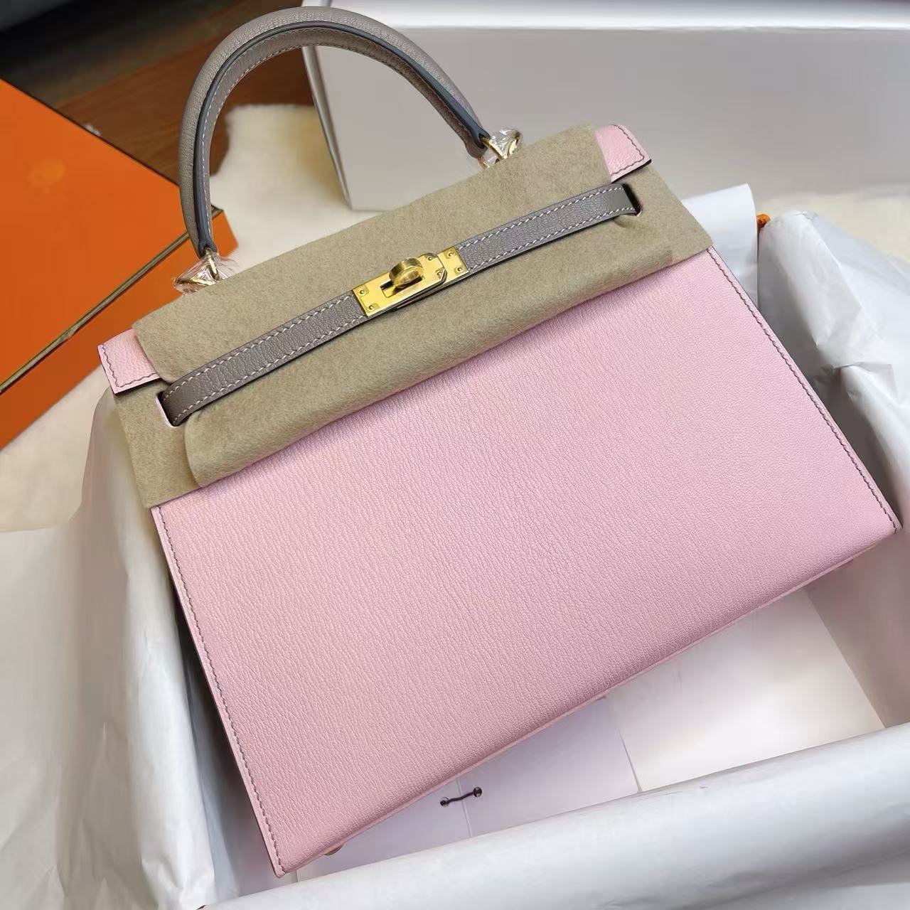Hermès Kelly 25 | 櫻花粉法羊皮 | 金扣