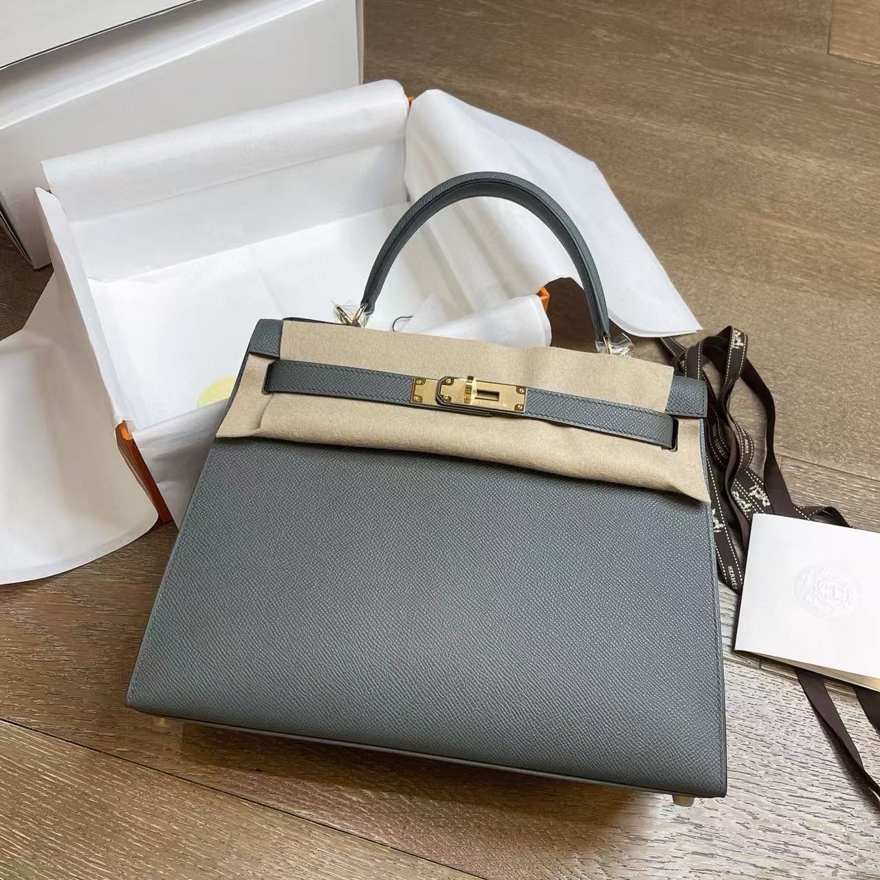 Hermès Kelly 28 ｜海鷗灰Epsom皮｜金扣