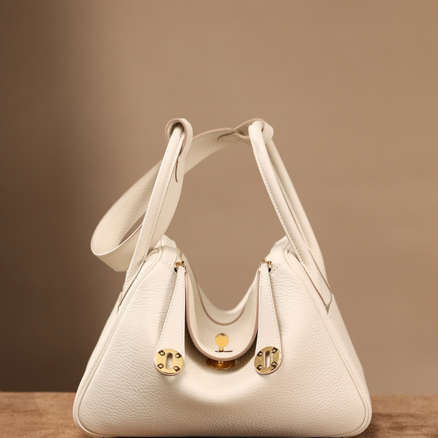 Hermès Lindy 26｜奶昔白TC皮｜金扣