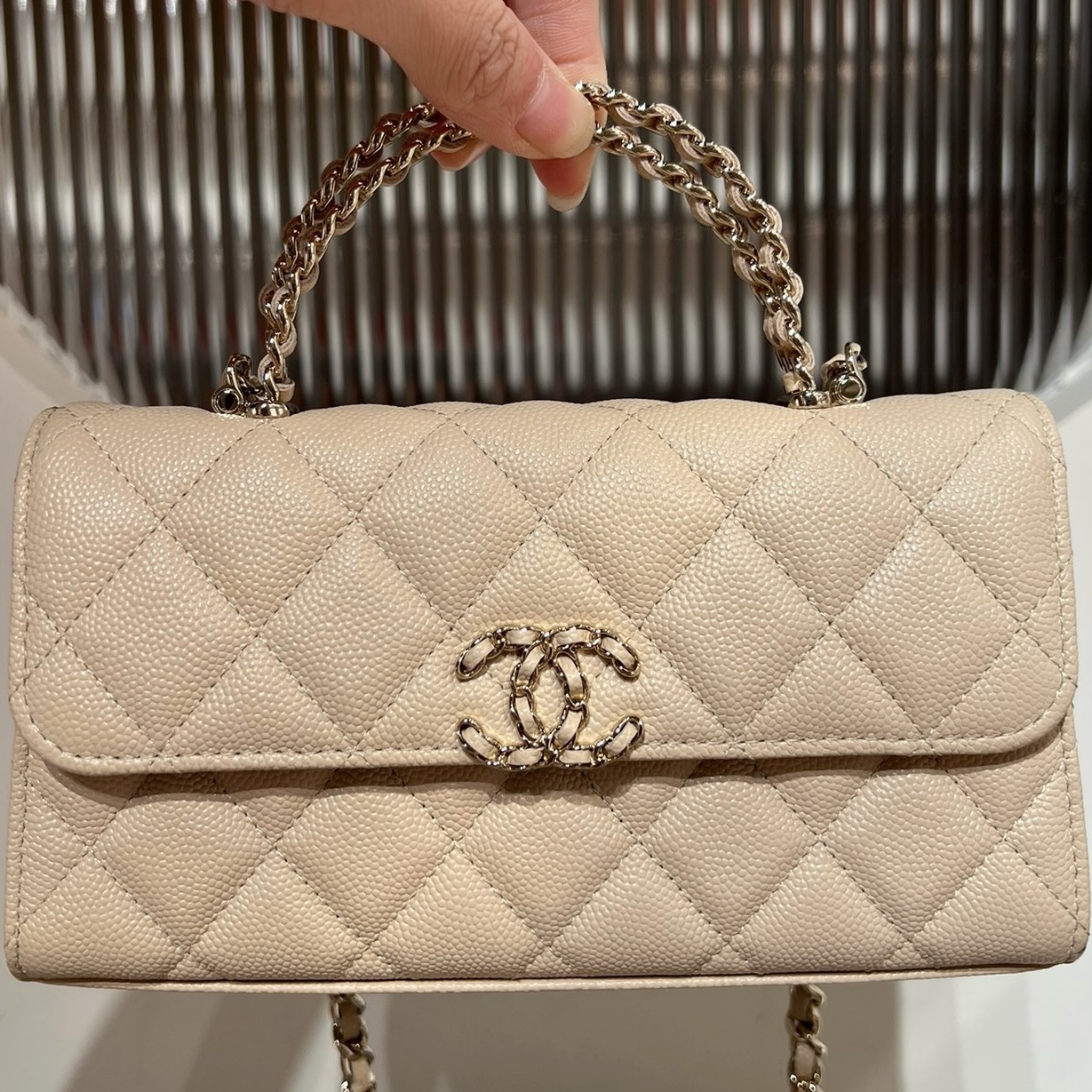 Chanel 25S 金屬手柄 Kelly Bag 米杏色