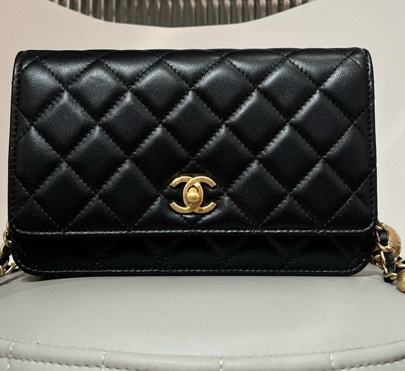 Chanel WOC｜黑色 Lambskin 古金扣金球